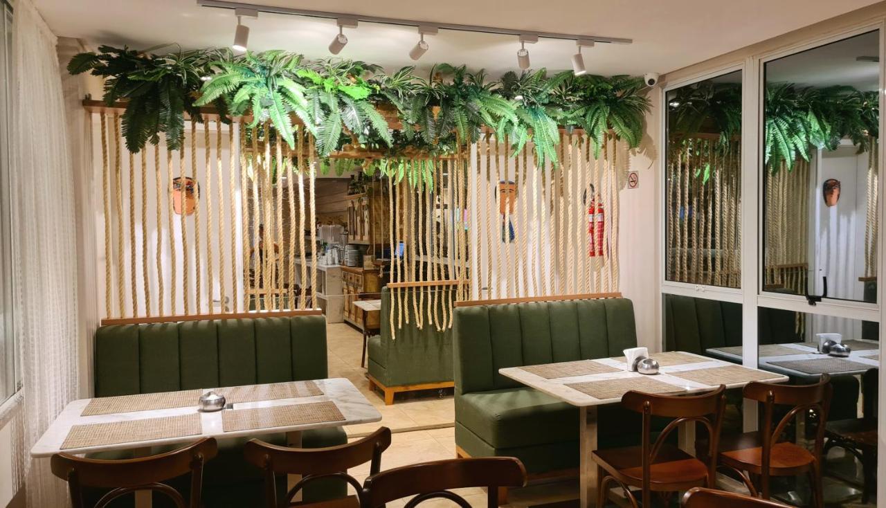 אקווירז Atlantic Palace Family Inn מראה חיצוני תמונה