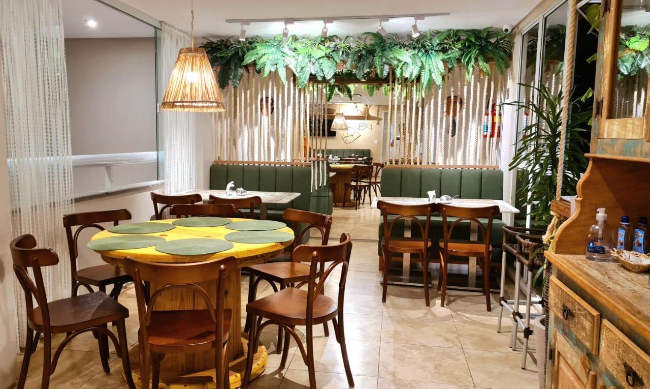 אקווירז Atlantic Palace Family Inn מראה חיצוני תמונה