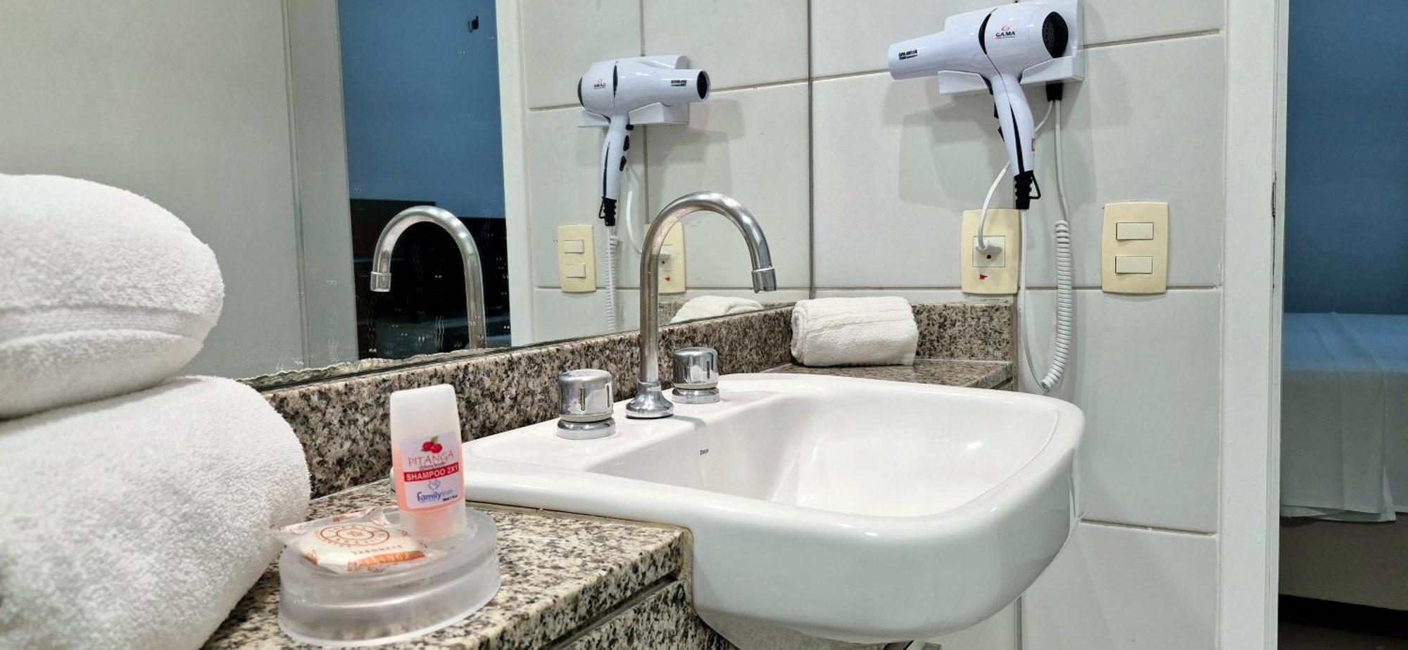 אקווירז Atlantic Palace Family Inn מראה חיצוני תמונה