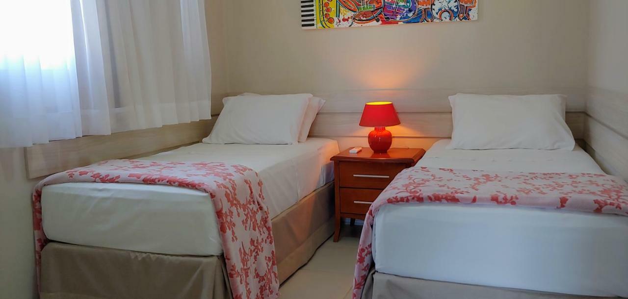 אקווירז Atlantic Palace Family Inn מראה חיצוני תמונה
